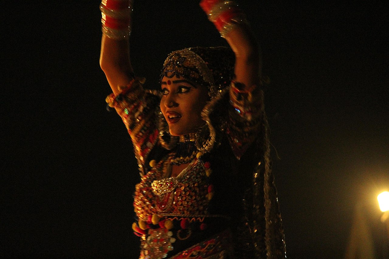 1280px-Jaisalmer_Rajasthani_Folk_dance_song_bandsdfscasc